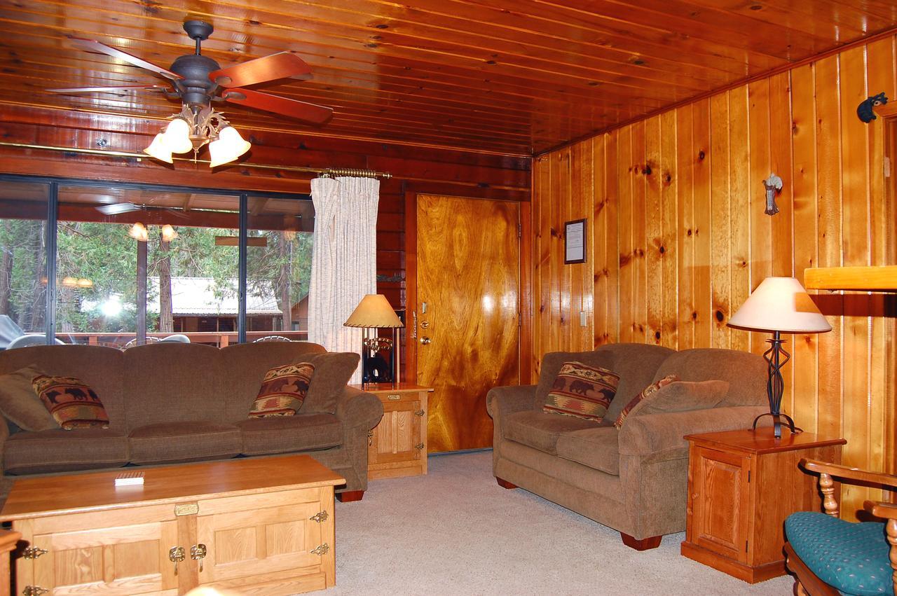 35 Cubbys Den Villa Wawona Room photo