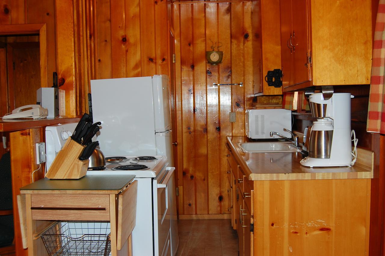 35 Cubbys Den Villa Wawona Room photo